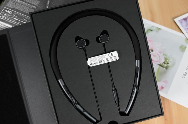 AKG N200nc蓝牙耳机值得入手吗 AKG N200nc颈挂无线蓝牙耳机全面评测